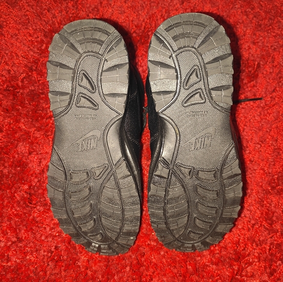 Boys Black Nike ACG Boots - Picture 6 of 6